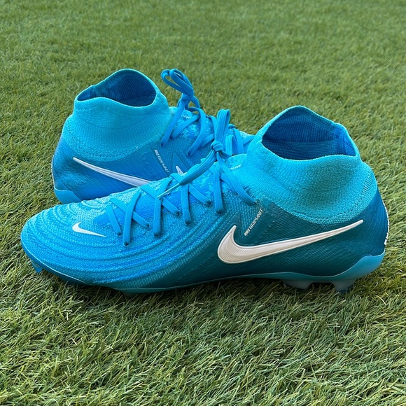 Nike Phantom Luna II Elite FG P Cleats